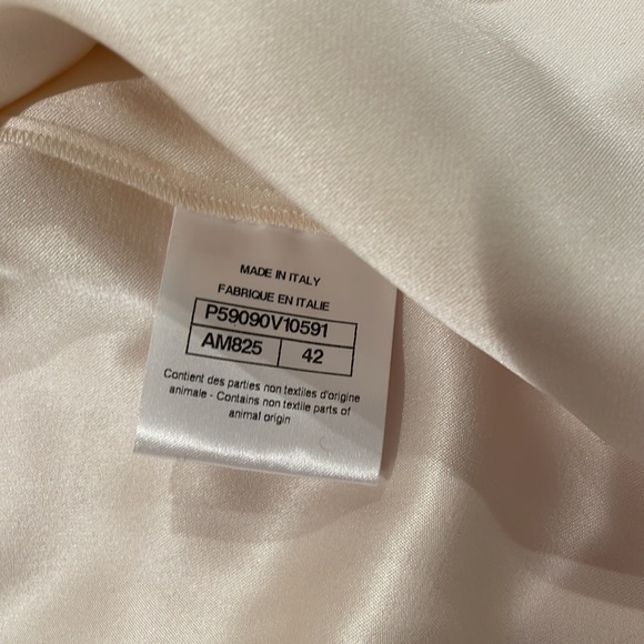 Stunning Chanel Metier D’Art 2018 silk blouse - Picture 5 of 12